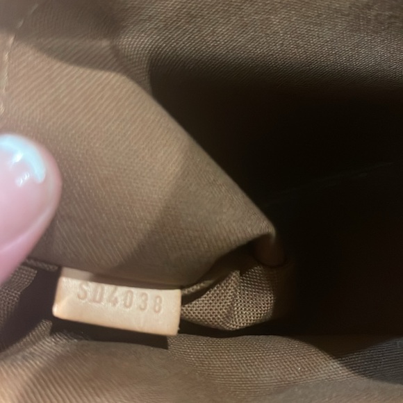 Louis Vuitton Purse -Monogram- very good shape.  Have box and bag original owner - Picture 7 of 15